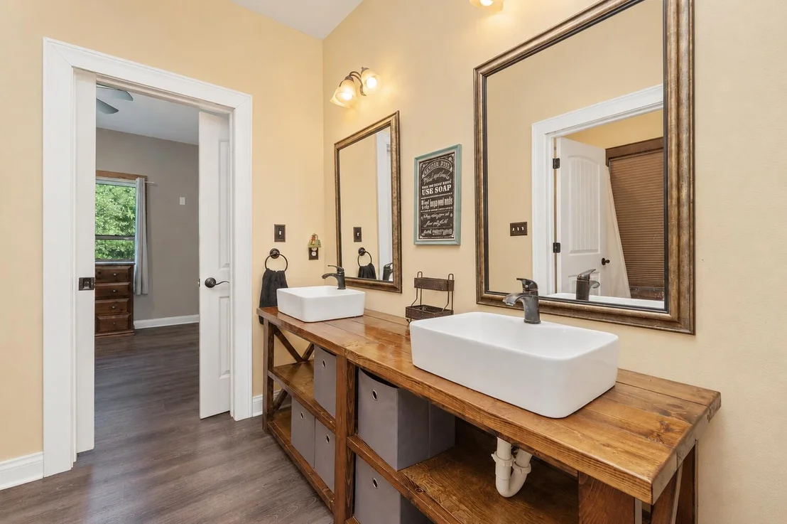 Photo of 1827 Waterway Drive