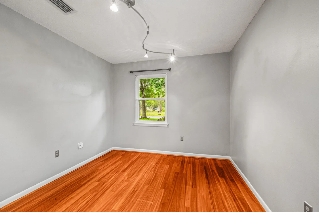 Photo of 3 NE Windsor Lane