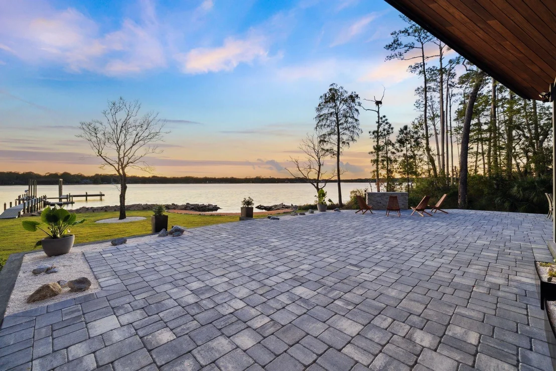 Photo of 1435 Bayshore Drive