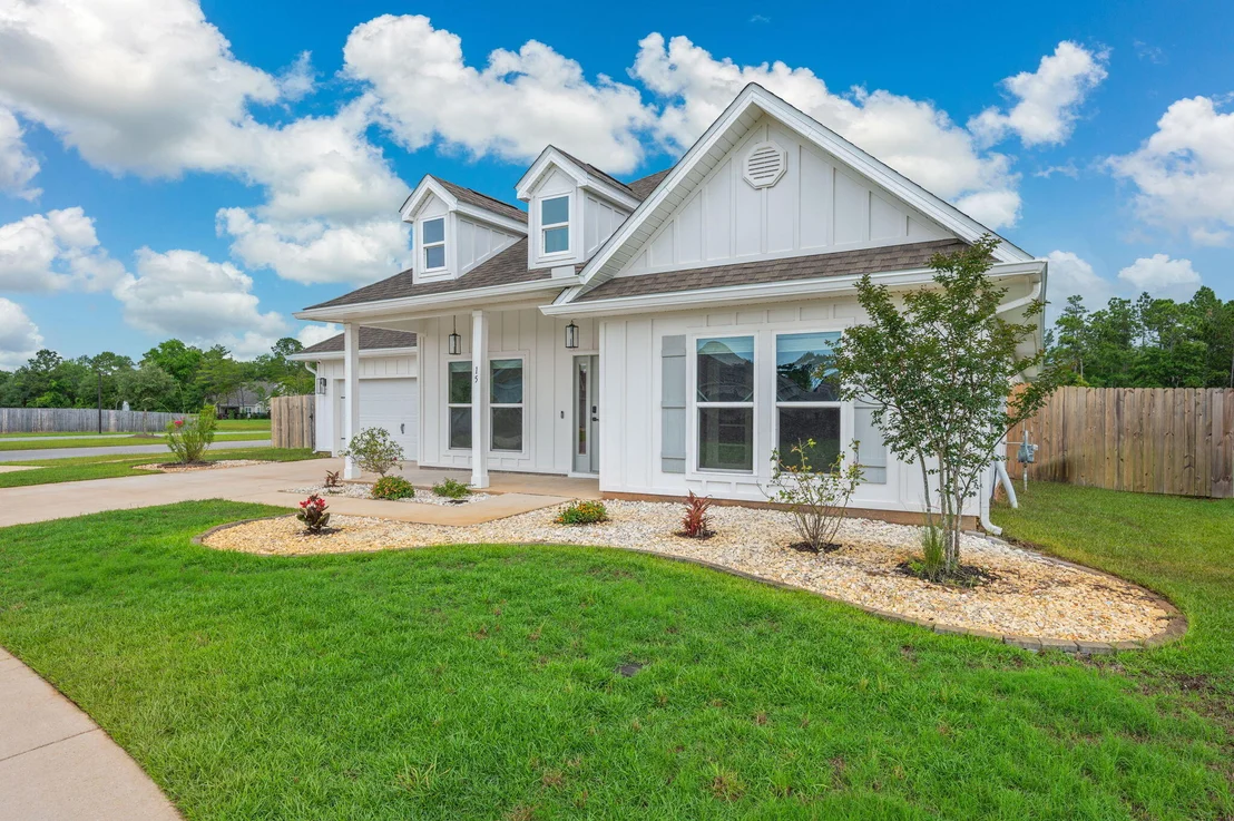 Photo of 15 E Oak Trees Lane