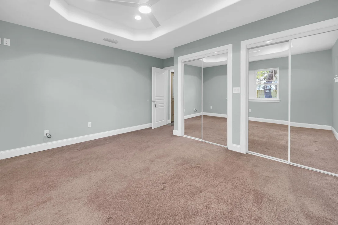 Photo of 845 N Lakeside Drive