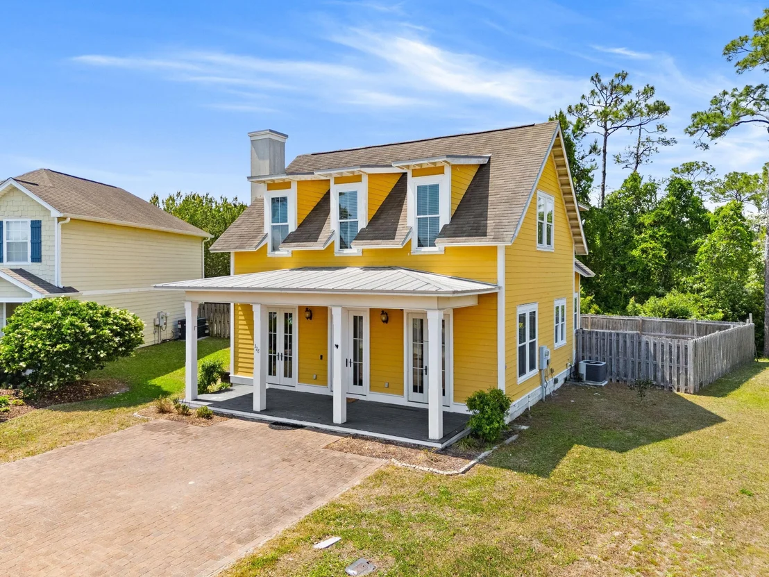 Photo of 328 Madison Circle