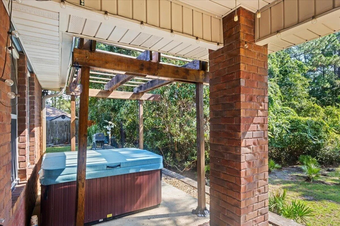 Photo of 2296 Valley Road