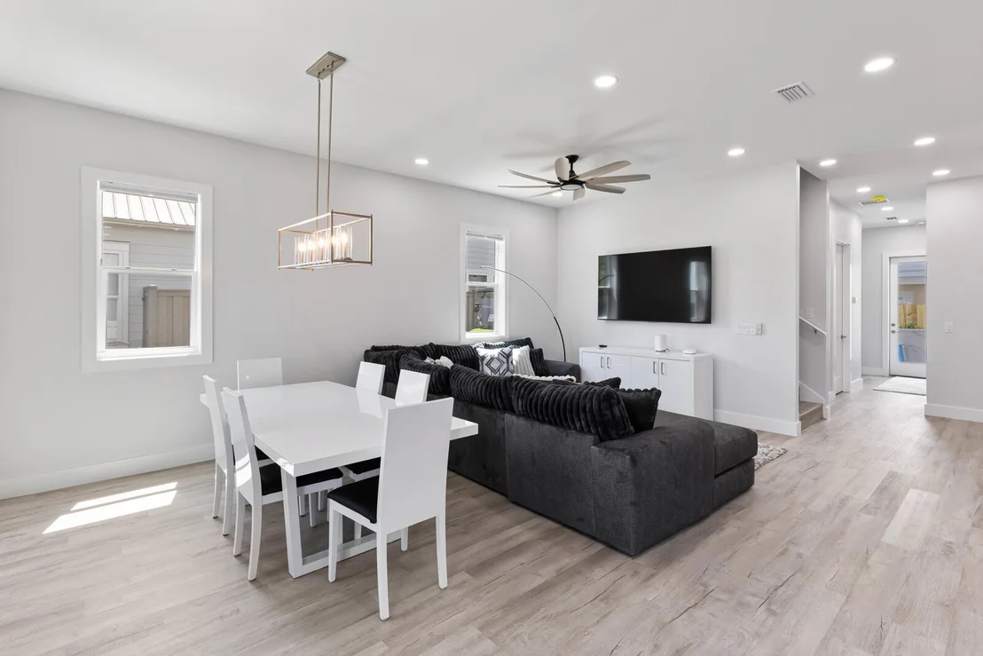 Photo of 39 Charlotte Avenue
