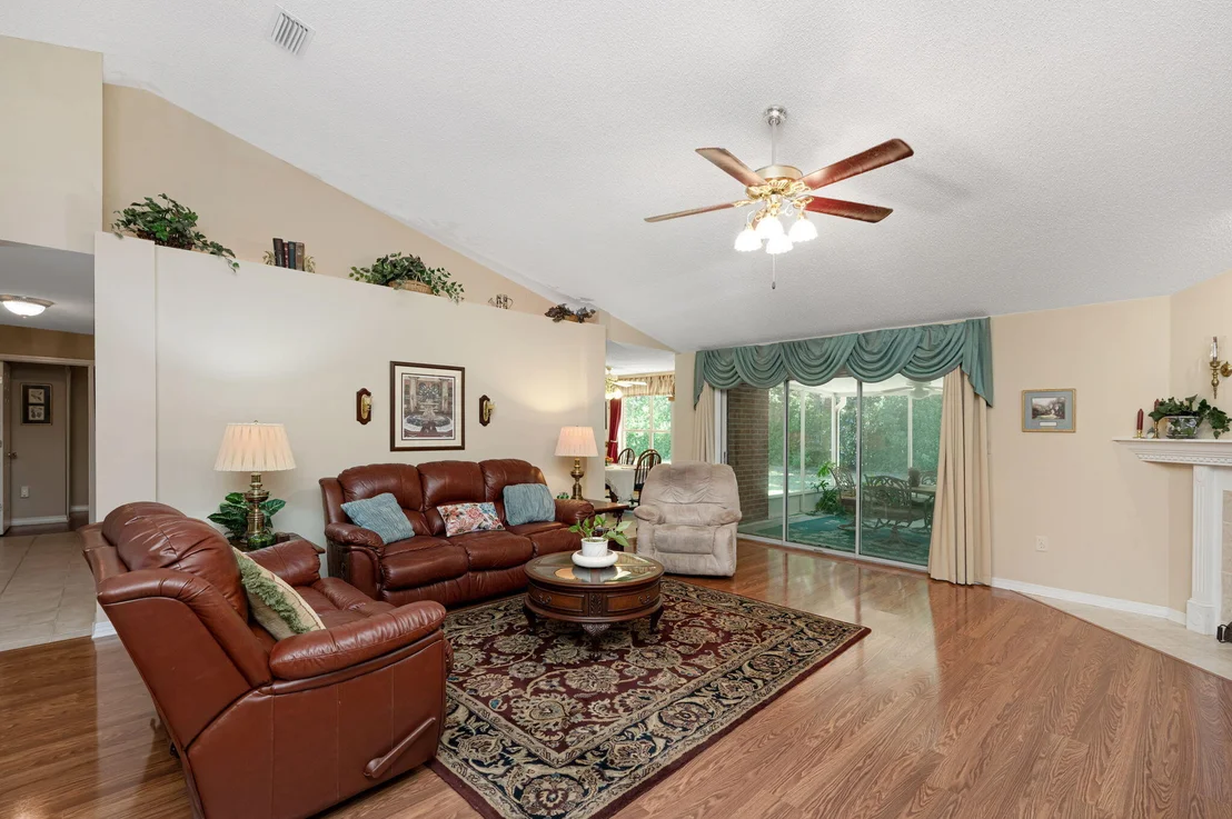 Photo of 5843 Saratoga Drive