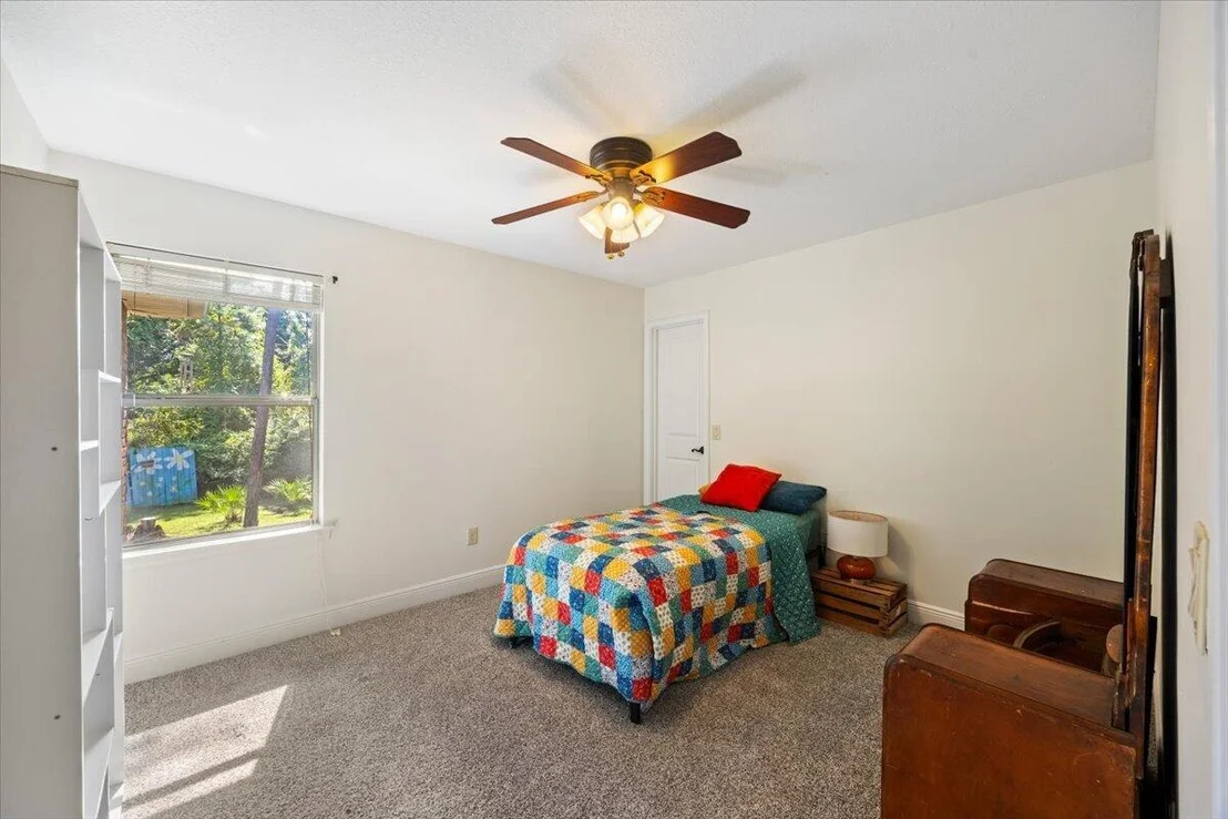 Photo of 2296 Valley Road