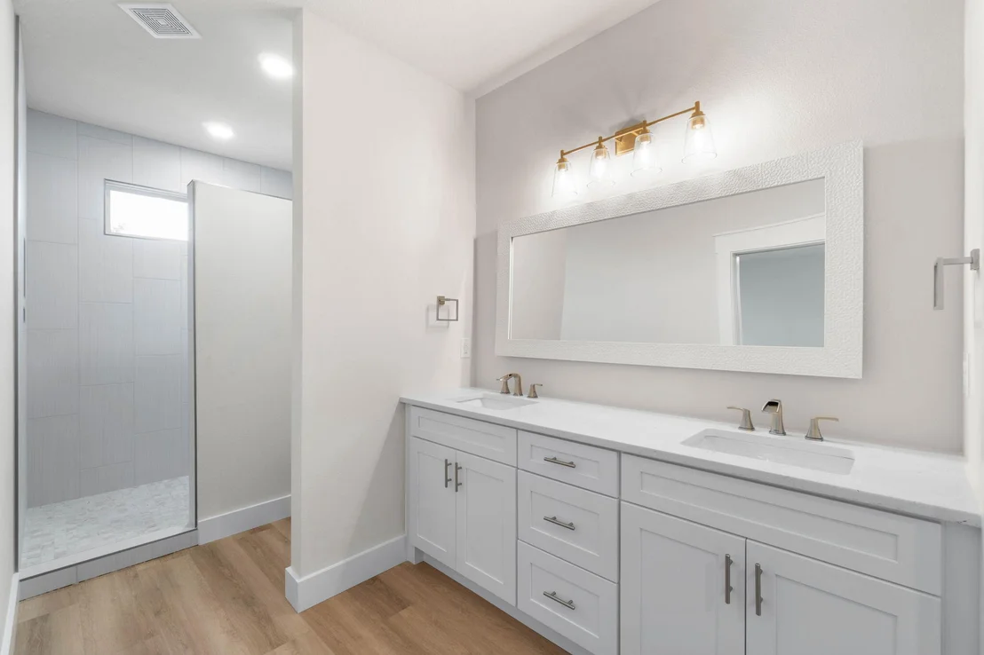 Photo of 1370 Central Parkway
