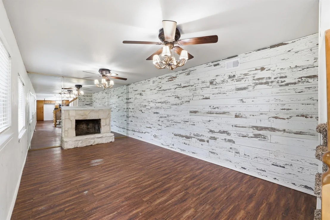 Photo of 806 Waggoner Drive