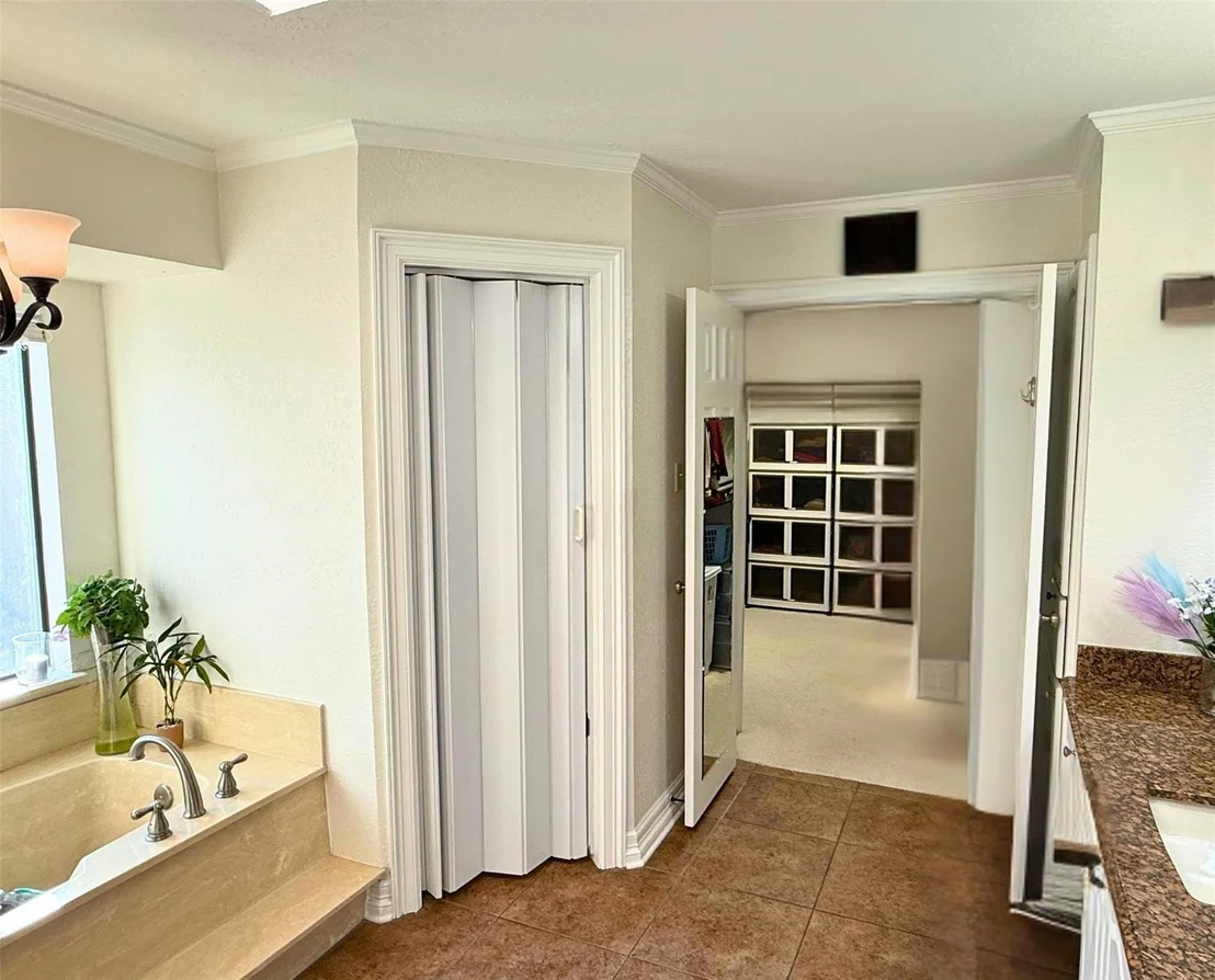 Photo of 6004 Lakehurst Drive
