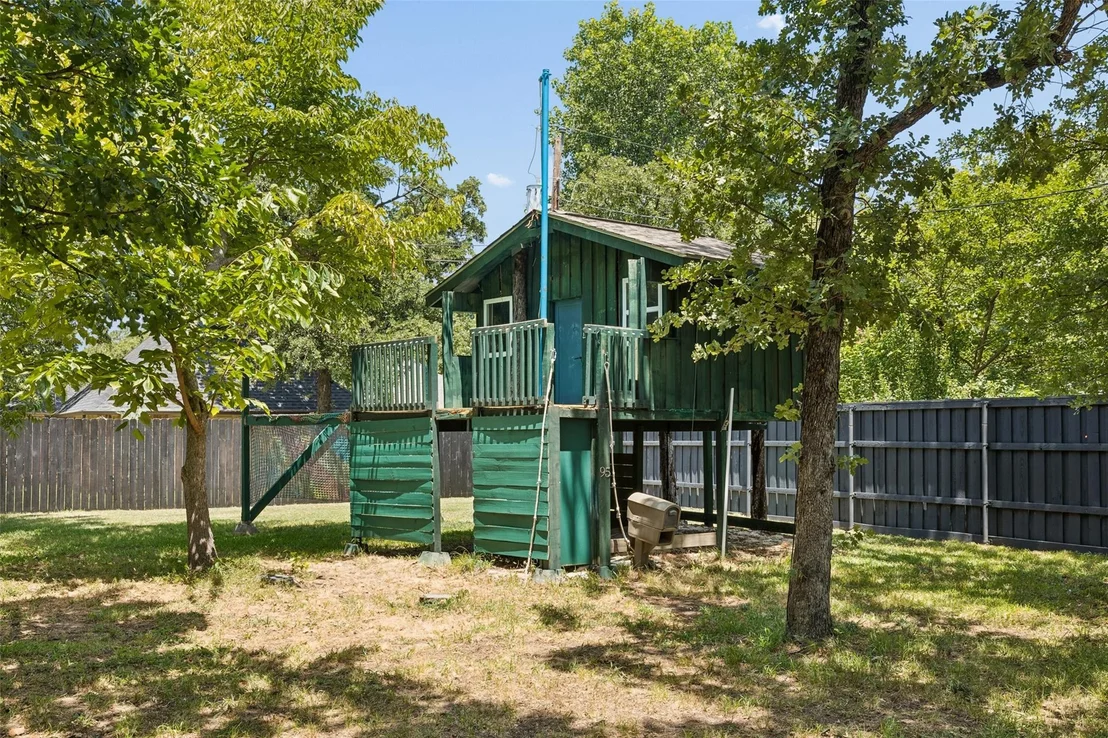 Photo of 2005 Greenwood Lane