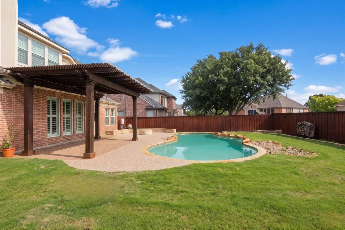 Photo of 830 Woodview Drive