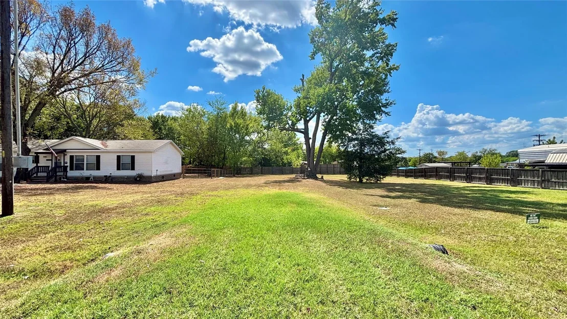 Photo of 545 Comanche Drive
