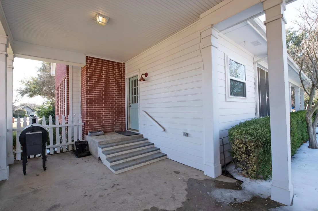Photo of 405 Chippendale Drive