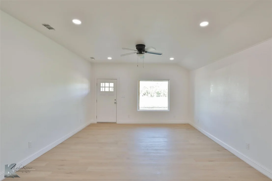 Photo of 2571 Bel Air