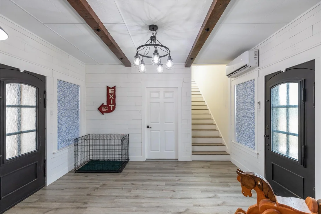 Photo of 582 Clark Road
