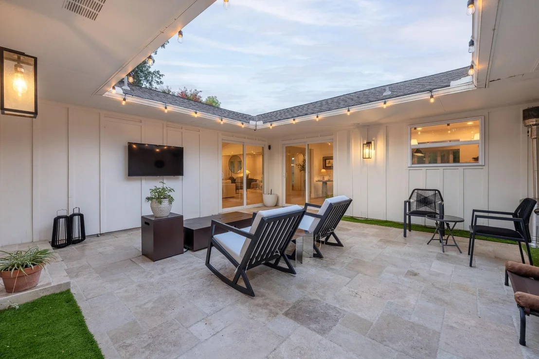 Photo of 7429 Tangleglen Drive