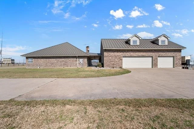 Photo of 1141 Lake Halbert Road