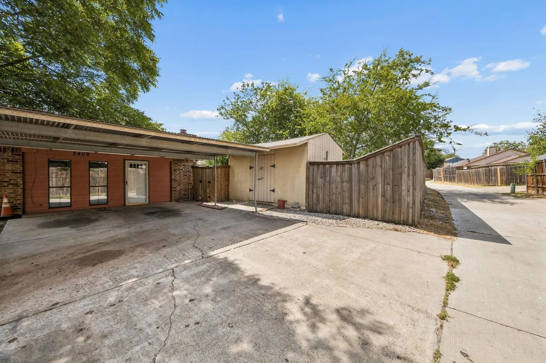 Photo of 2409 Doral