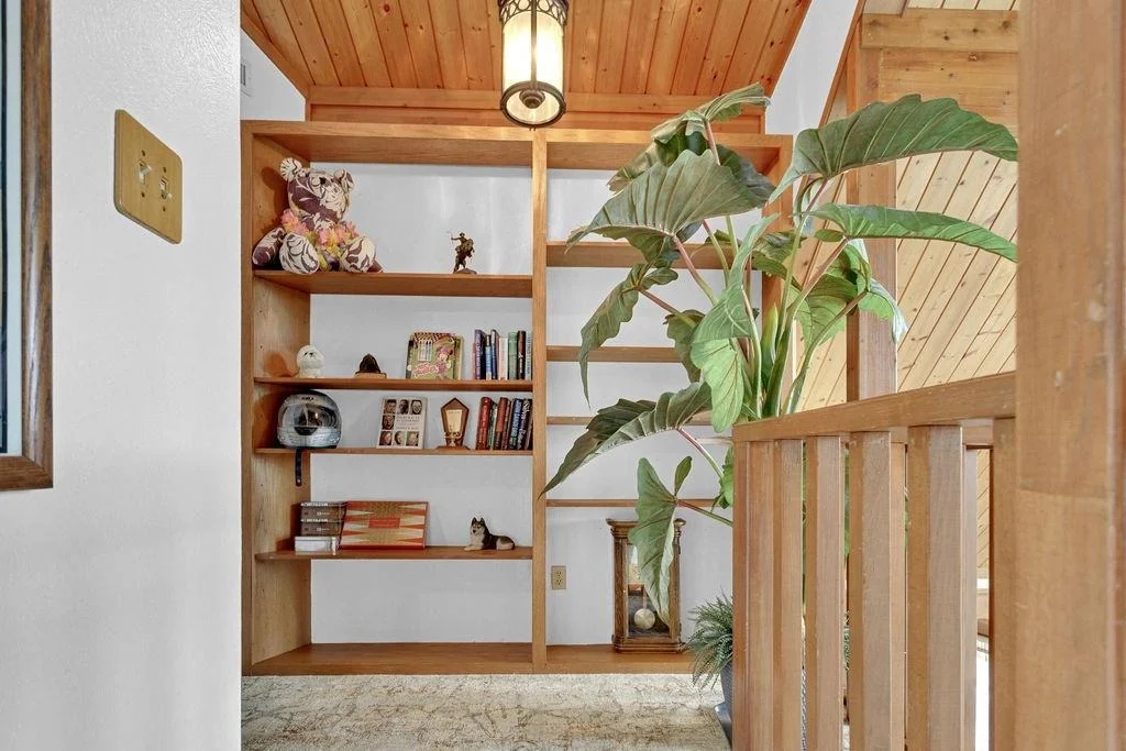 Photo of 334 Hideaway Lane Central