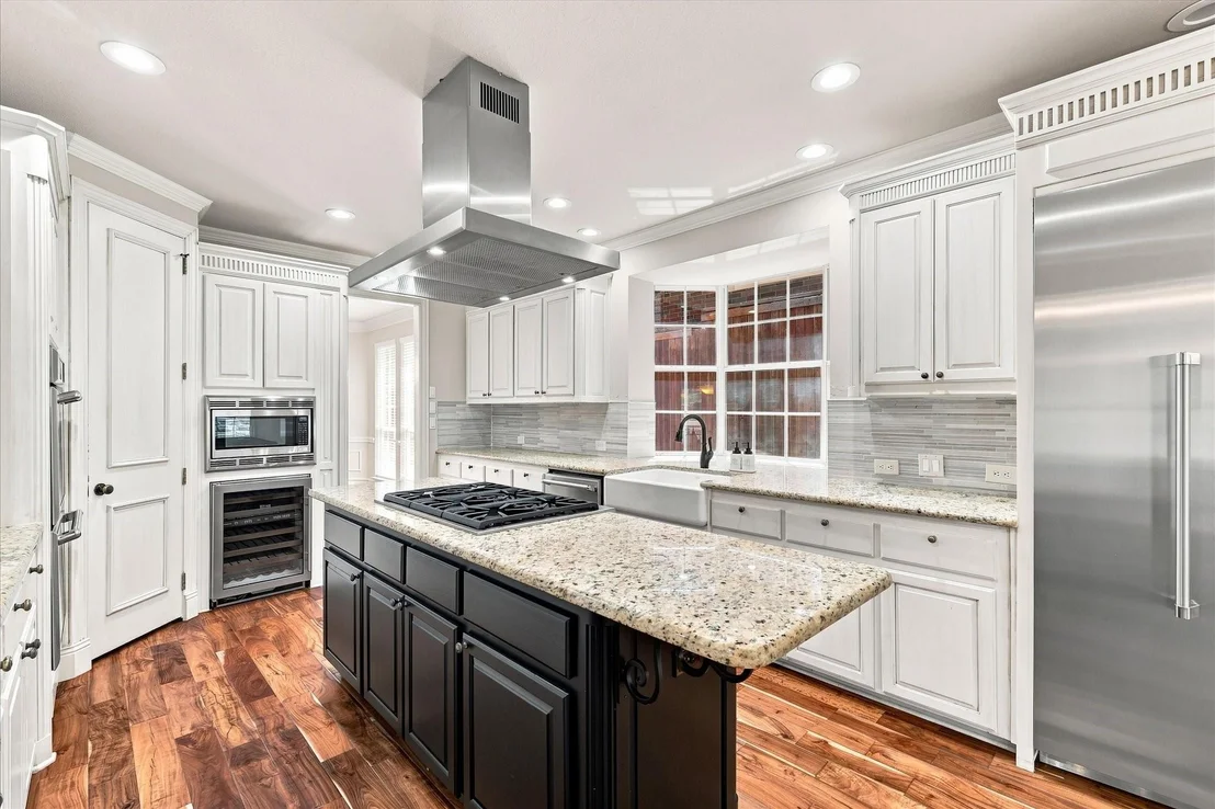 Photo of 708 Lakeway Drive