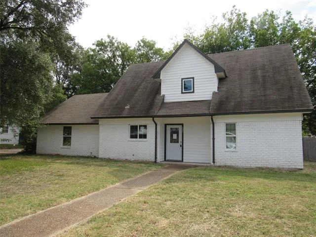 Photo of 321 Crescent Drive