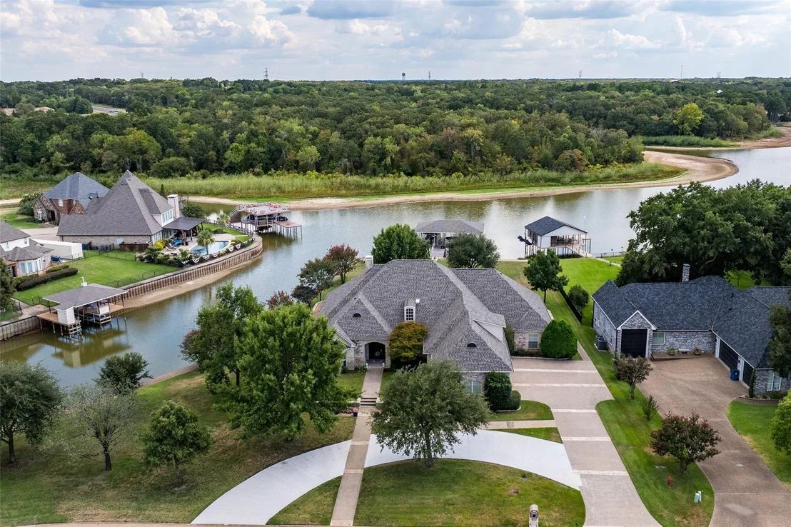 Photo of 229 Lakeside Drive
