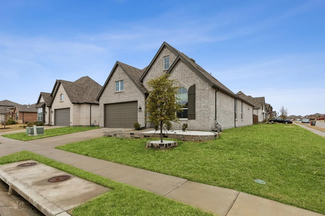 Photo of 1104 Holcombe Drive