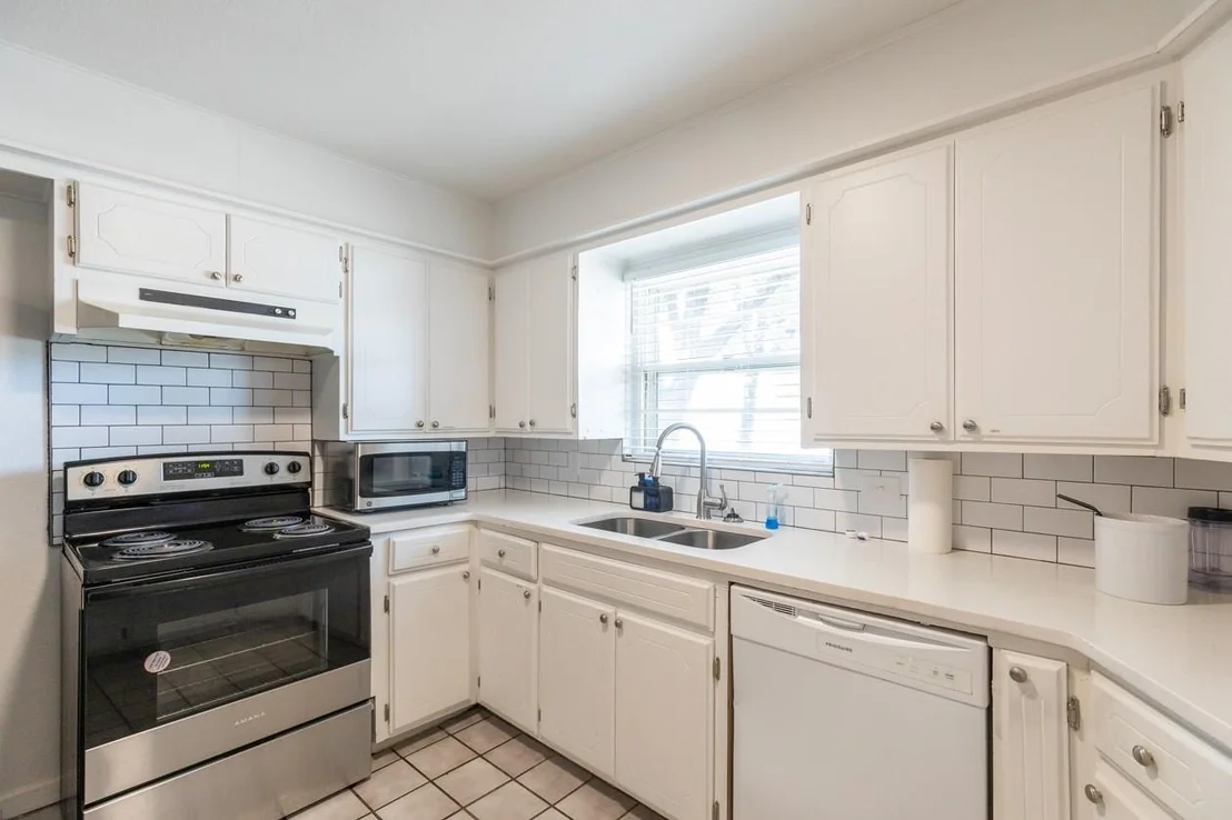 Photo of 2349 Cooke Street