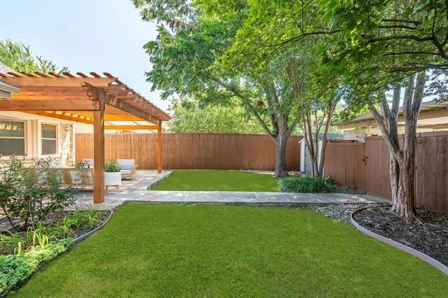 Photo of 1430 Broadmoor Drive