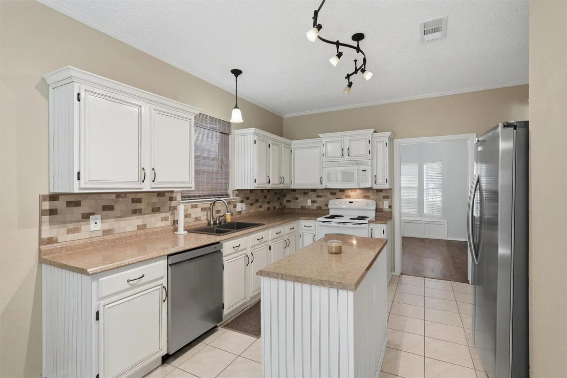 Photo of 609 Carette Drive