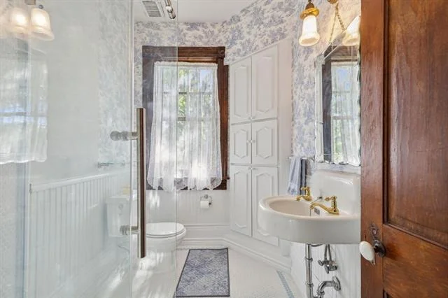 Photo of 405 W Clifton Street