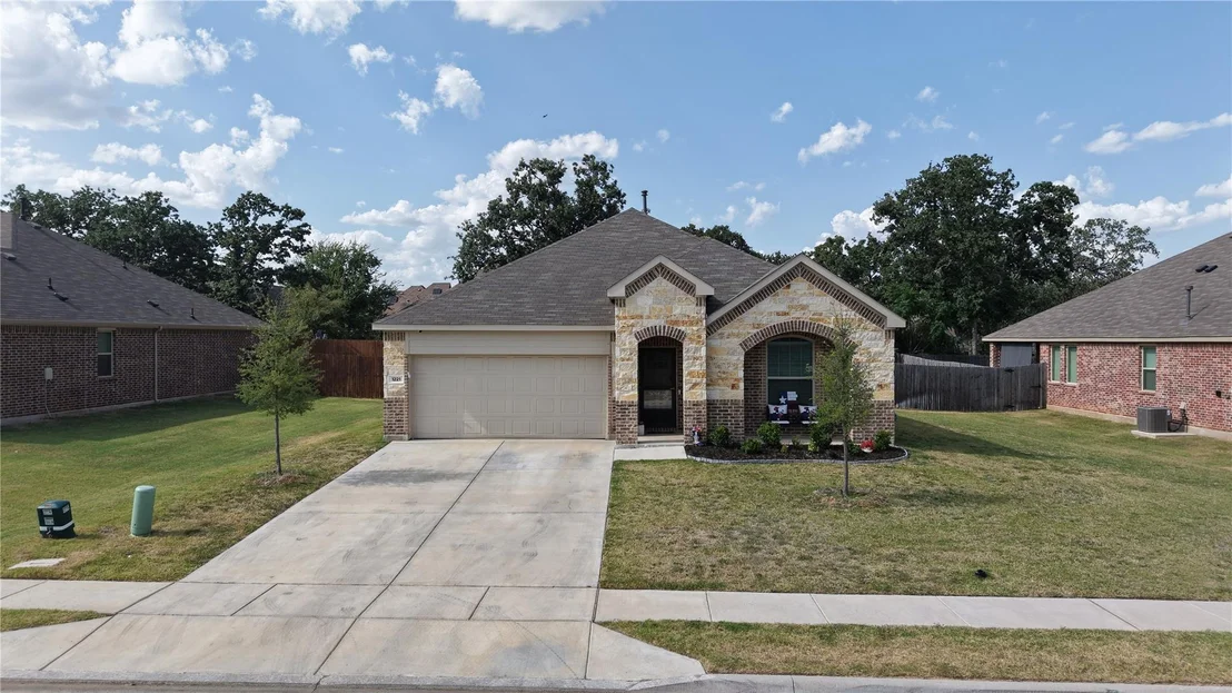 Photo of 1221 Pistachio Drive