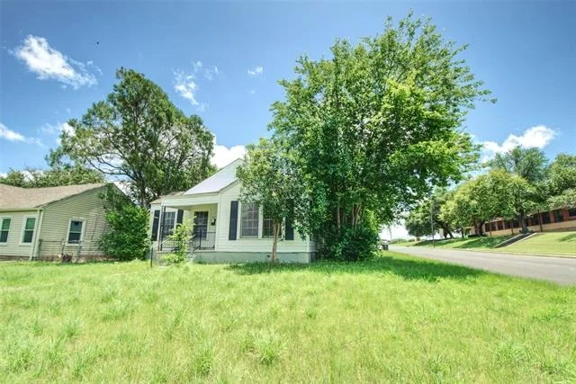 Photo of 2224 Live Oak Avenue