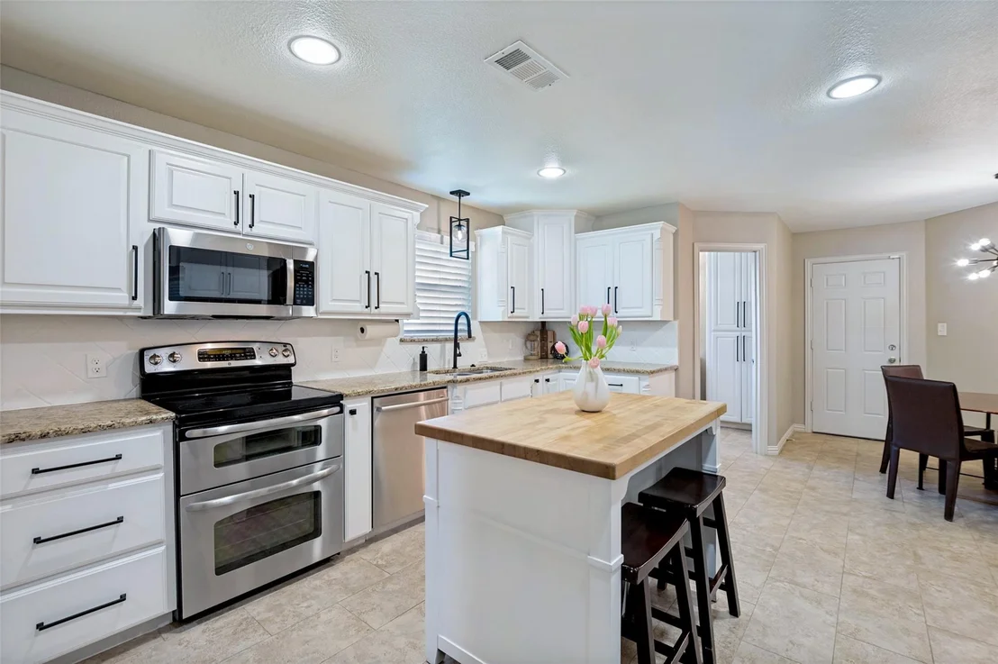 Photo of 2420 Windsor Place