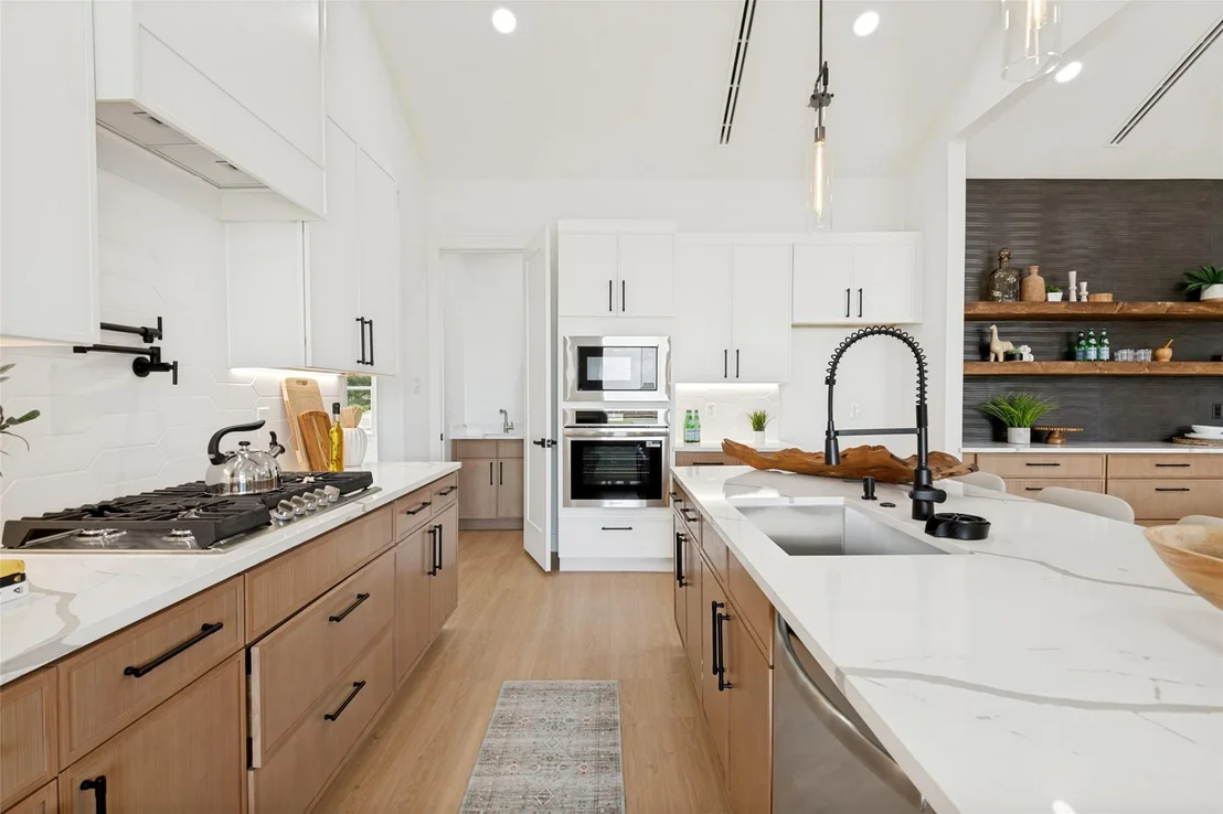 Photo of 1104 Devonshire Drive N