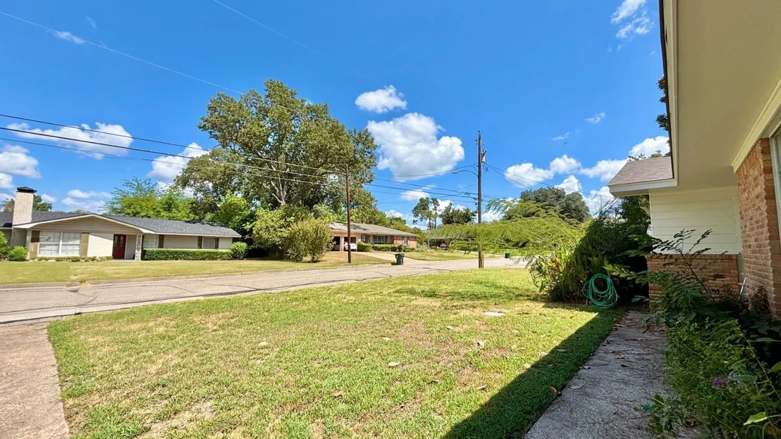 Photo of 1723 Montrose Drive