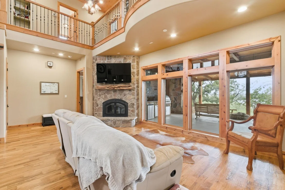 Photo of 735 Gresham Lane