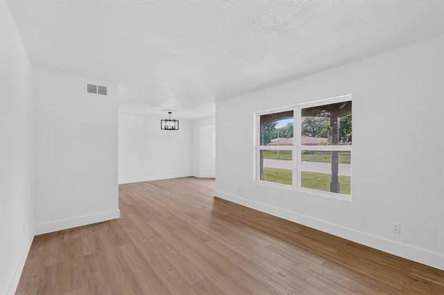 Photo of 550 Glen Oaks Boulevard