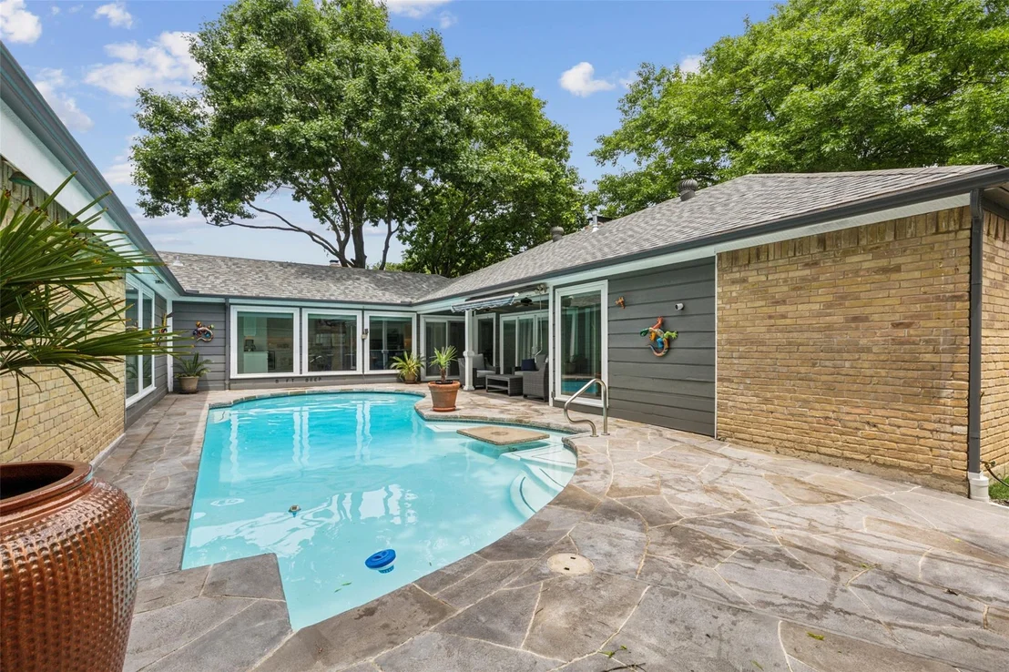 Photo of 7221 Pleasant View Drive