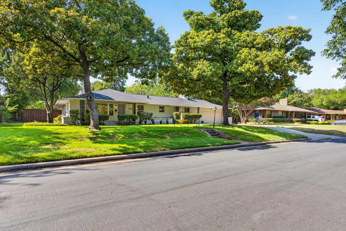 Photo of 716 Mayrant Drive