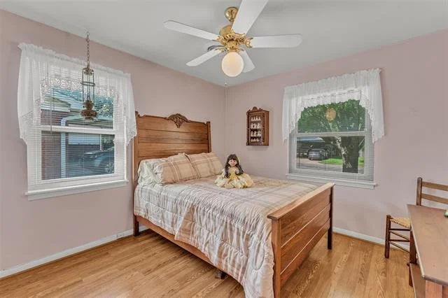 Photo of 1325 Royal Oaks Drive