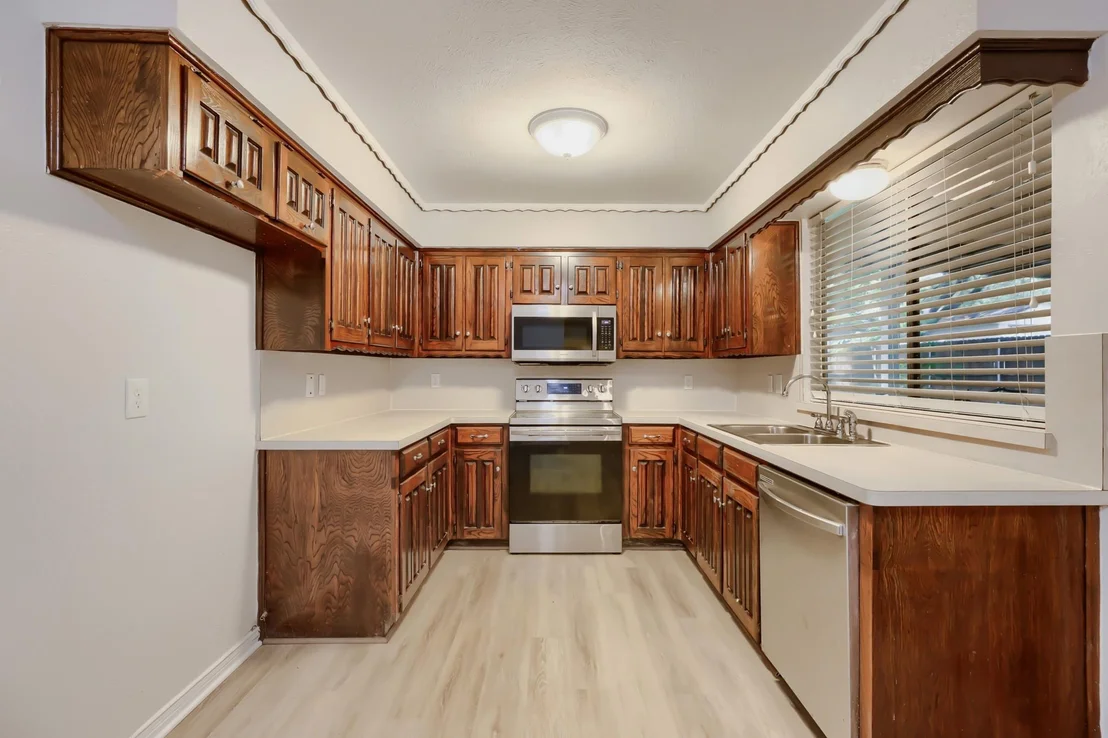 Photo of 937 Birchwood Drive