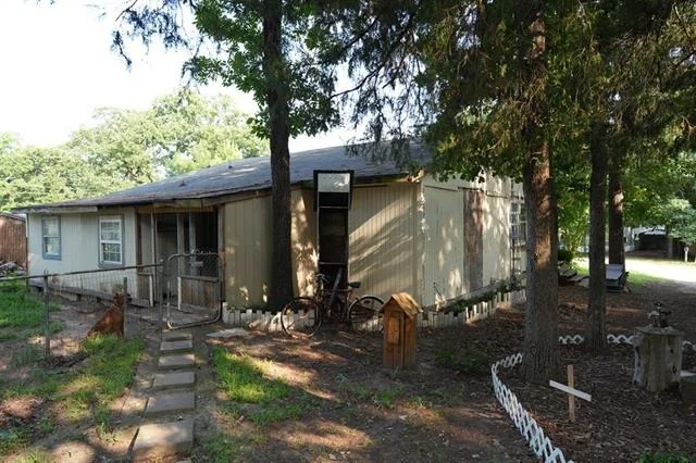 Photo of 124 W Cedar Lane