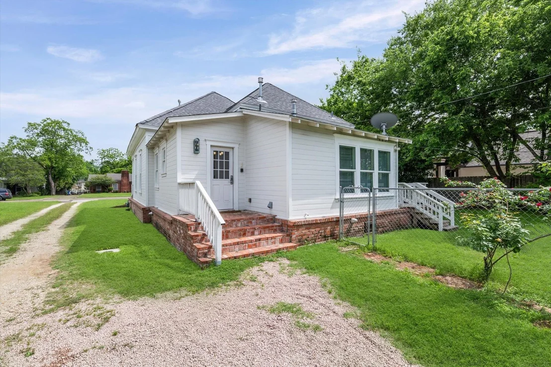 Photo of 2811 Washington Avenue