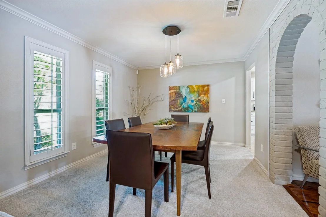 Photo of 2420 Windsor Place