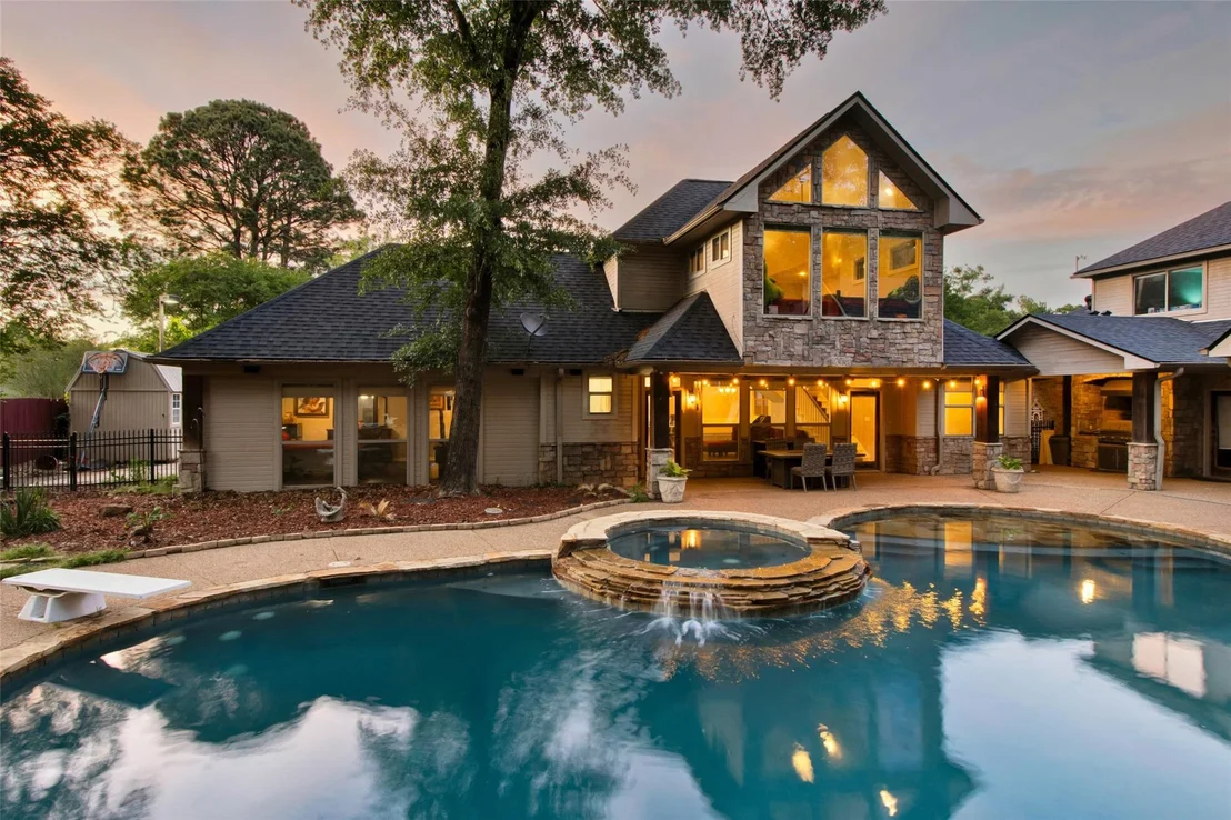 Photo of 3815 Holly Ridge Drive