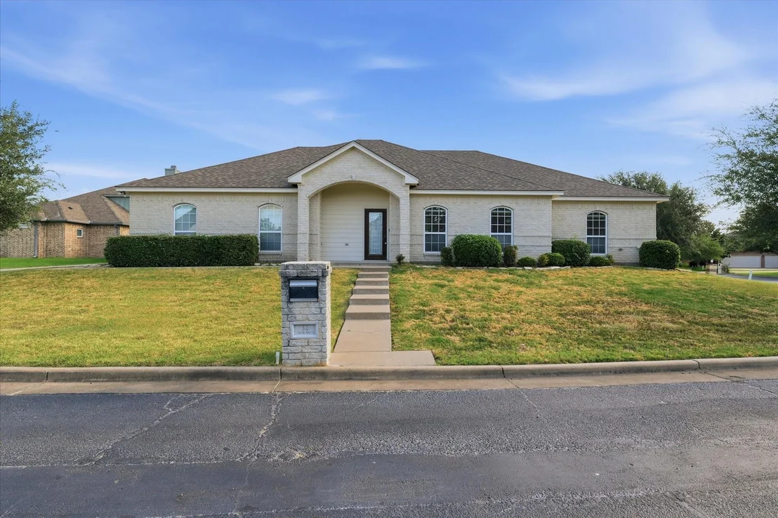 Photo of 32 North Shore Circle