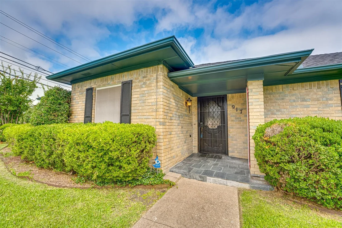 Photo of 917 Meadowgate Drive
