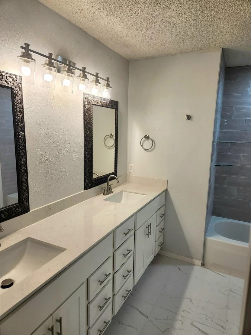 Photo of 1838 Oak Hill Circle