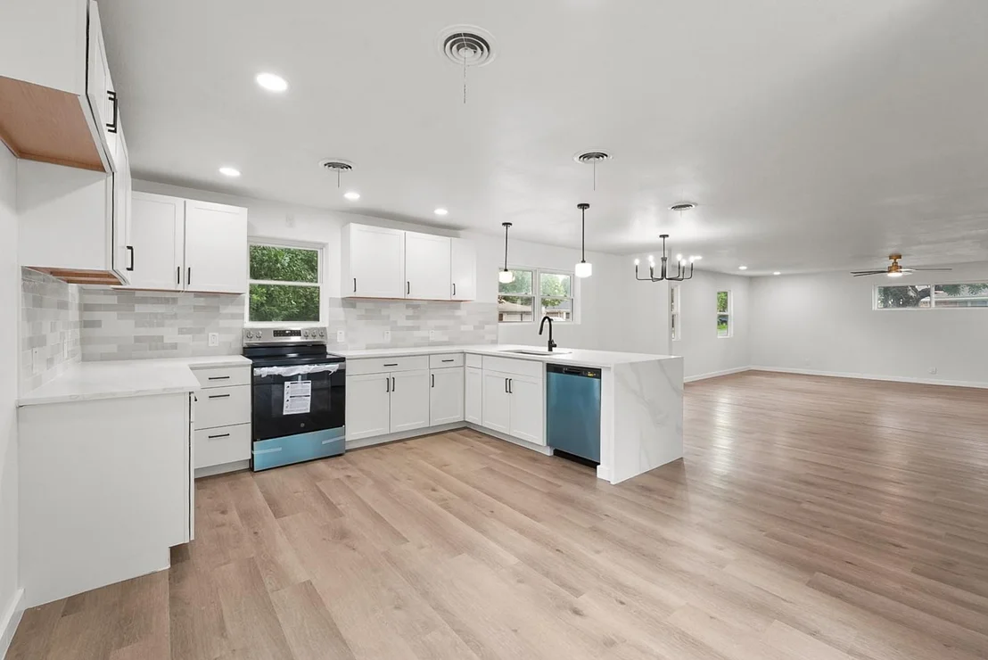 Photo of 861 Woodcrest Drive